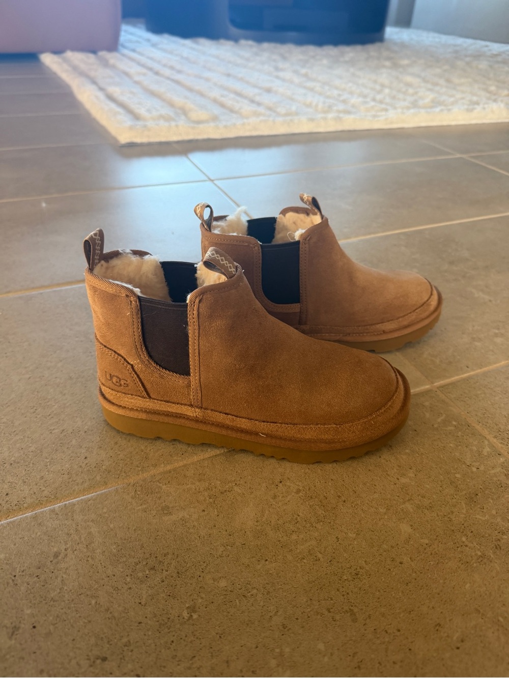 NWOB Ugg Boy's Neumal Chelsea Boots